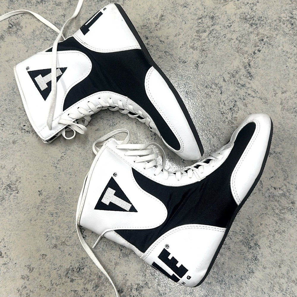 TITLE Boxing Mid-Top Shoes - Boys Size 3